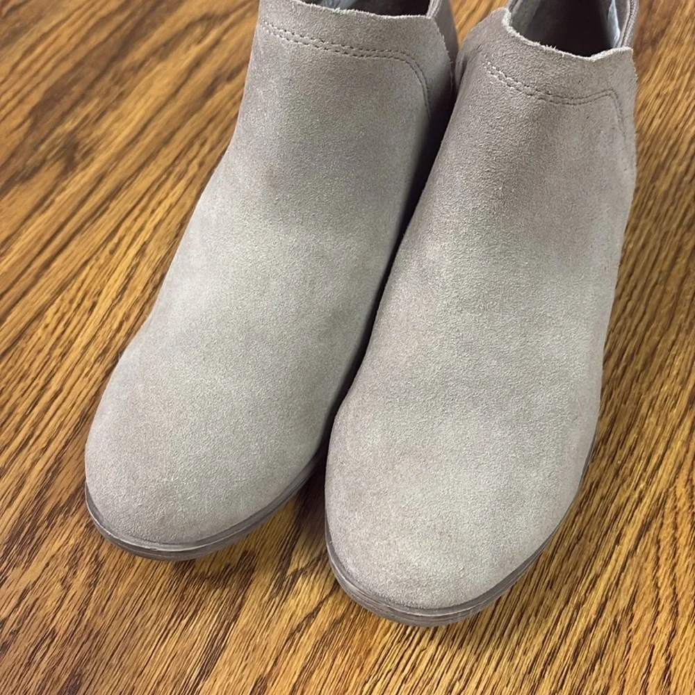 Toms Deia ankle bootie soft suede wool taupe beige block low heel zipper 6